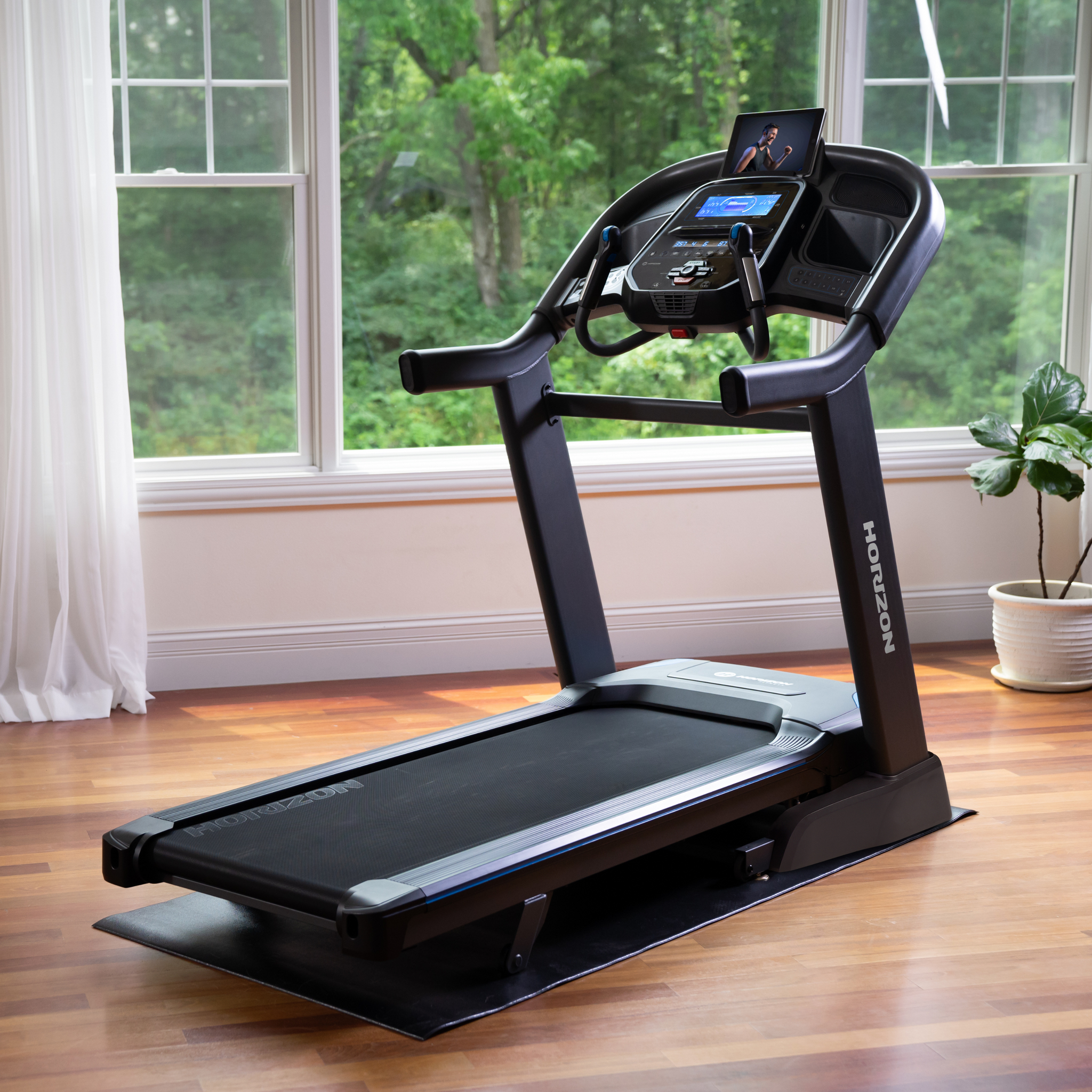 New Horizon 7.4AT Treadmill - uk.johnsonfitness.com