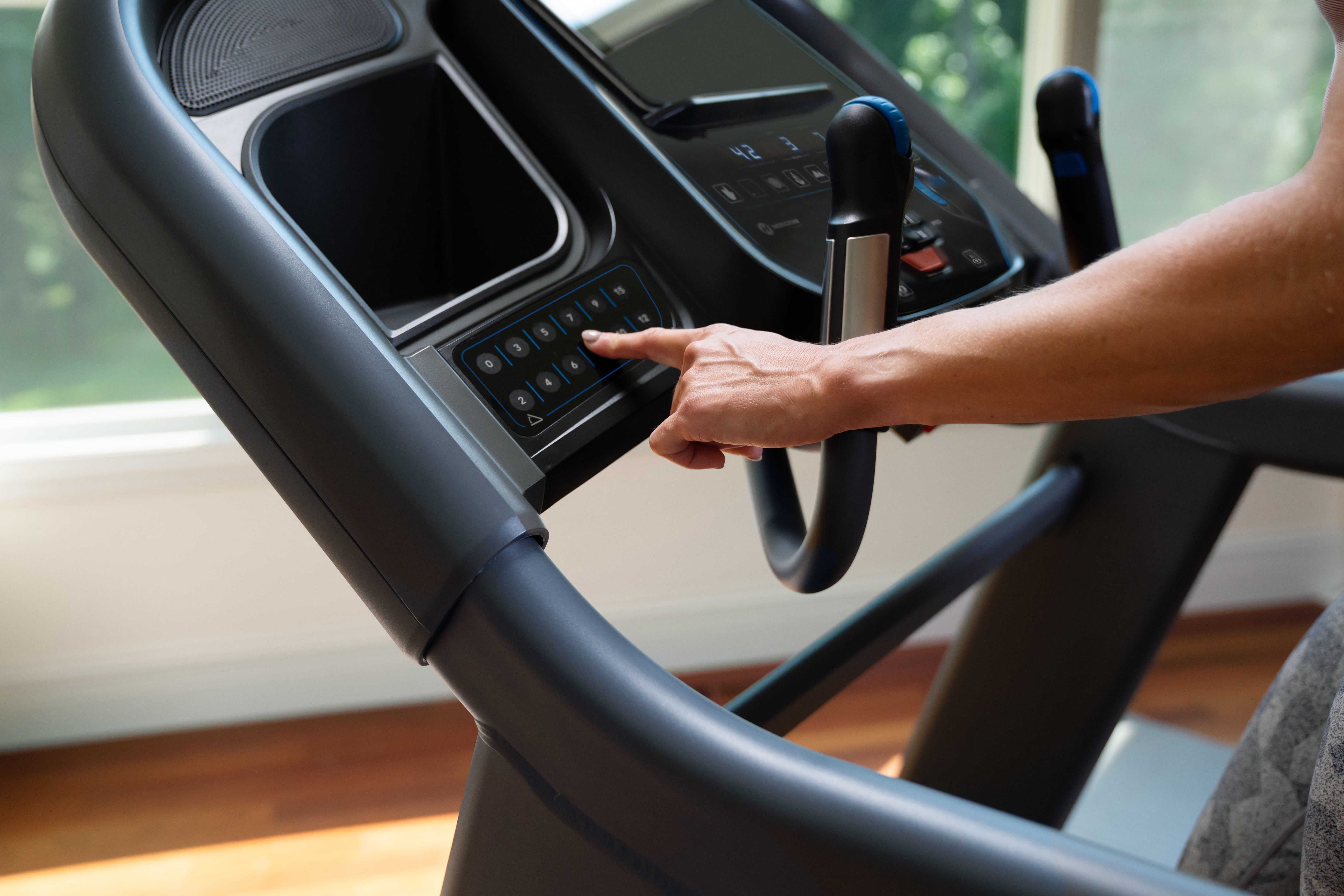 Horizon 7.4AT Treadmill - uk.johnsonfitness.com